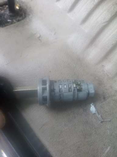 Window Tinting Service «Covington Highway Locksmith & Remotes», reviews and photos, 4971 Covington Hwy, Decatur, GA 30035, USA