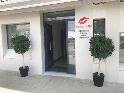 Clínica dental Marina Raya en Fernán Núñez, Córdoba