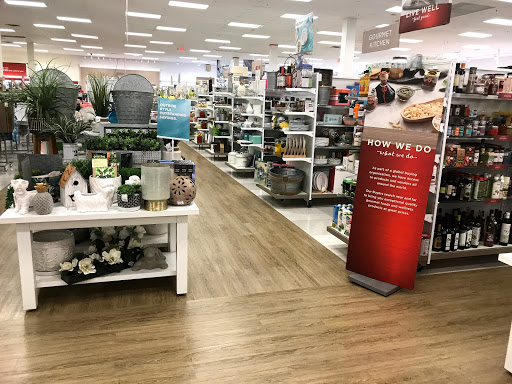 Department Store «T.J. Maxx & HomeGoods», reviews and photos, 198 Alewife Brook Pkwy, Cambridge, MA 02138, USA