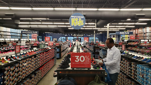 SKECHERS Warehouse Outlet Chicago