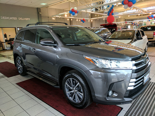 Toyota Dealer «Oakbrook Toyota», reviews and photos, 550 E Ogden Ave, Westmont, IL 60559, USA