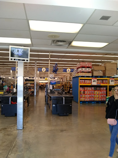 Shoe Store «SKECHERS Factory Outlet», reviews and photos, 3030 E 9th St, Oakland, CA 94601, USA