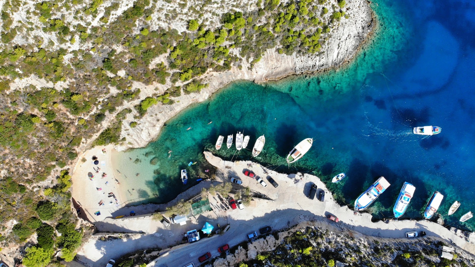 Foto di Porto Vromi Beach II area servizi