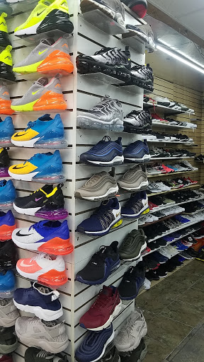 Shoe Store «Outlet Shoes & Rugs», reviews and photos, 221 E Ledbetter Dr, Dallas, TX 75216, USA