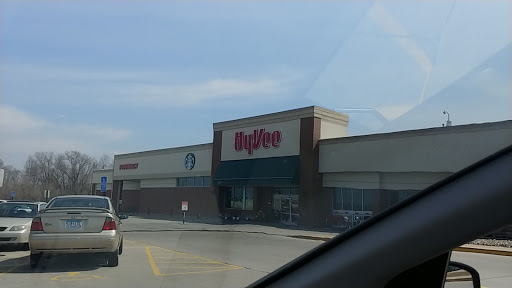 Supermarket «Hy-Vee», reviews and photos, 500 37th St NW, Rochester, MN 55901, USA
