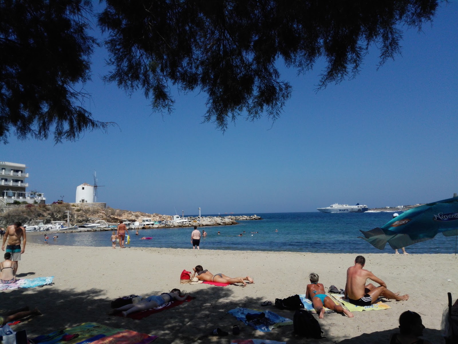 Parikia beach'in fotoğrafı imkanlar alanı