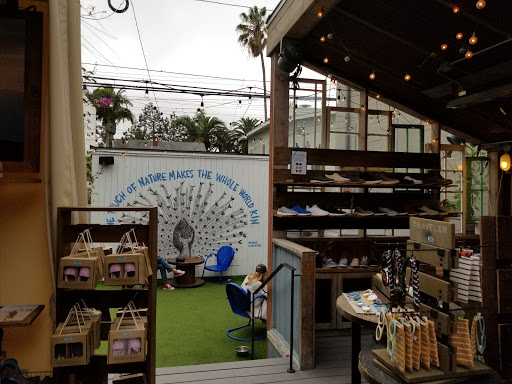 Shopping Mall «Abbot Kinney BLVD Shopping», reviews and photos, Navarre Ct, Venice, CA 90291, USA