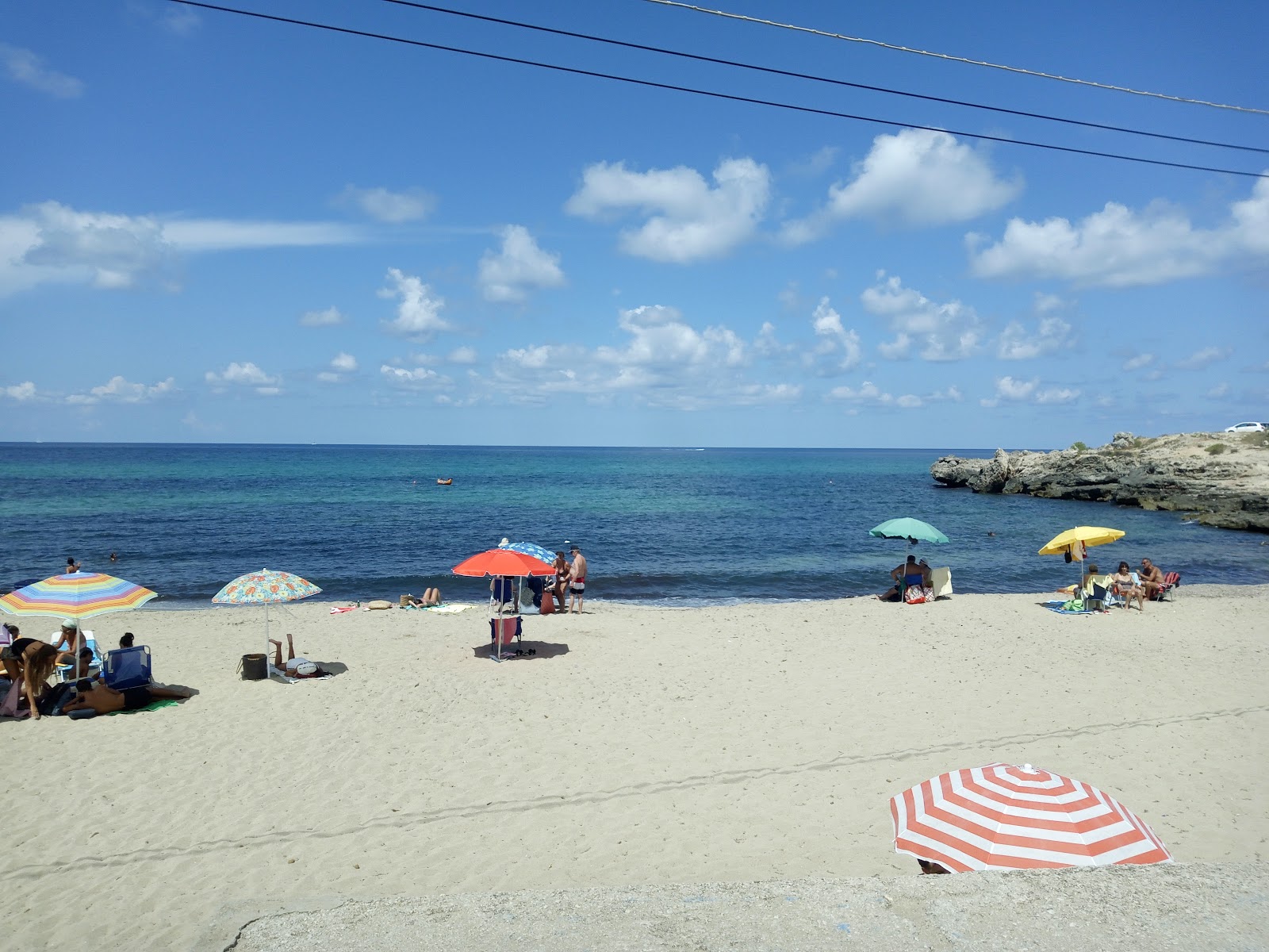 Φωτογραφία του Dolphin beach II και η εγκατάσταση