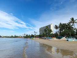 Weligama Koyu Plajı'in fotoğrafı - rahatlamayı sevenler arasında popüler bir yer