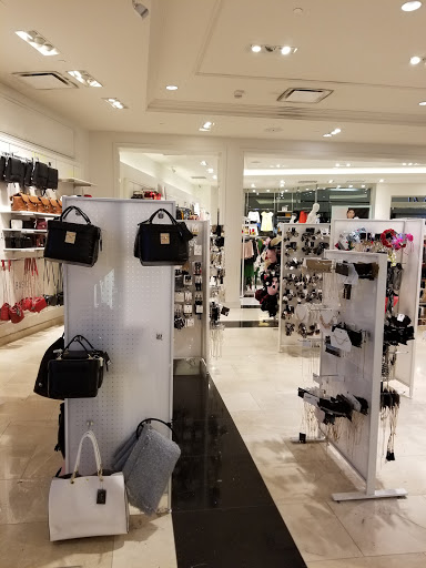 Clothing Store «Forever 21», reviews and photos, 2325 Stoneridge Mall Rd, Pleasanton, CA 94588, USA