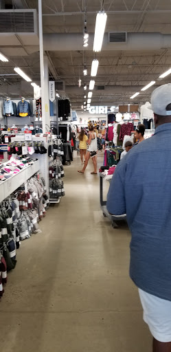 Clothing Store «Old Navy», reviews and photos, 36698 Bayside Outlet Dr, Rehoboth Beach, DE 19971, USA