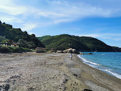 Photo de Kehria beach protégé par des falaises
