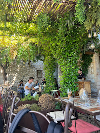 Atmosphère du Restaurant Les Remparts à Saint-Paul-de-Vence - n°2