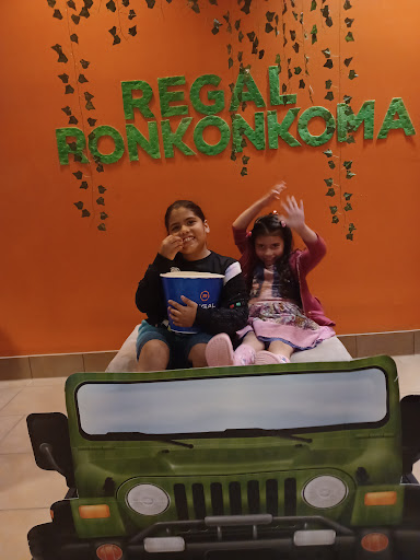 Movie Theater «Regal Cinemas Ronkonkoma 9», reviews and photos, 565 Portion Rd, Ronkonkoma, NY 11779, USA