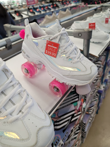 Shoe Store «SKECHERS Factory Outlet», reviews and photos, 1201 Airport Fwy #185, Euless, TX 76040, USA