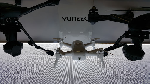 Electronics Store «Best Buy», reviews and photos, 3200 Shoppers Dr, McHenry, IL 60051, USA