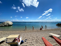 Photo de Plage Frate partiellement zone de villégiature