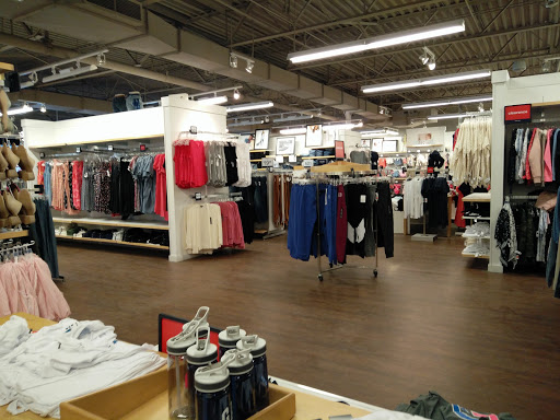 Gap Outlet, 250 N Plainfield Rd, West Lebanon, NH 03784, USA, 