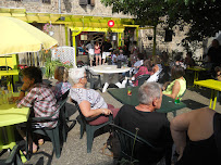 Atmosphère du Restaurant français les pies railleuses à Saint-Julien-Molin-Molette - n°3