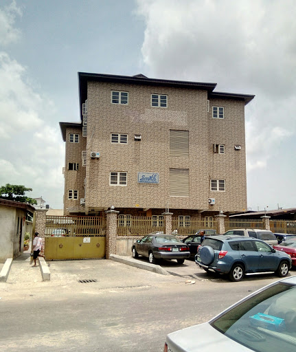 Smith Medical Center, 8 Afric Rd, Surulere, Iponri, Nigeria, General Practitioner, state Lagos