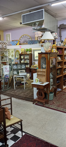 Antique Store «Madison Markets ~ Antiques & Interiors», reviews and photos, 144 Academy St, Madison, GA 30650, USA