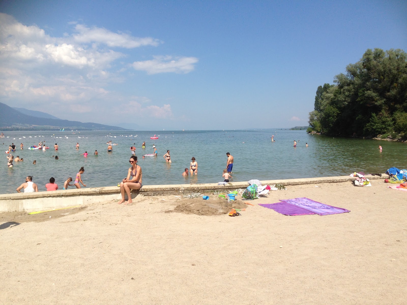 Fotografie cu Plage d'Yverdon-les-Bains zonele de facilități