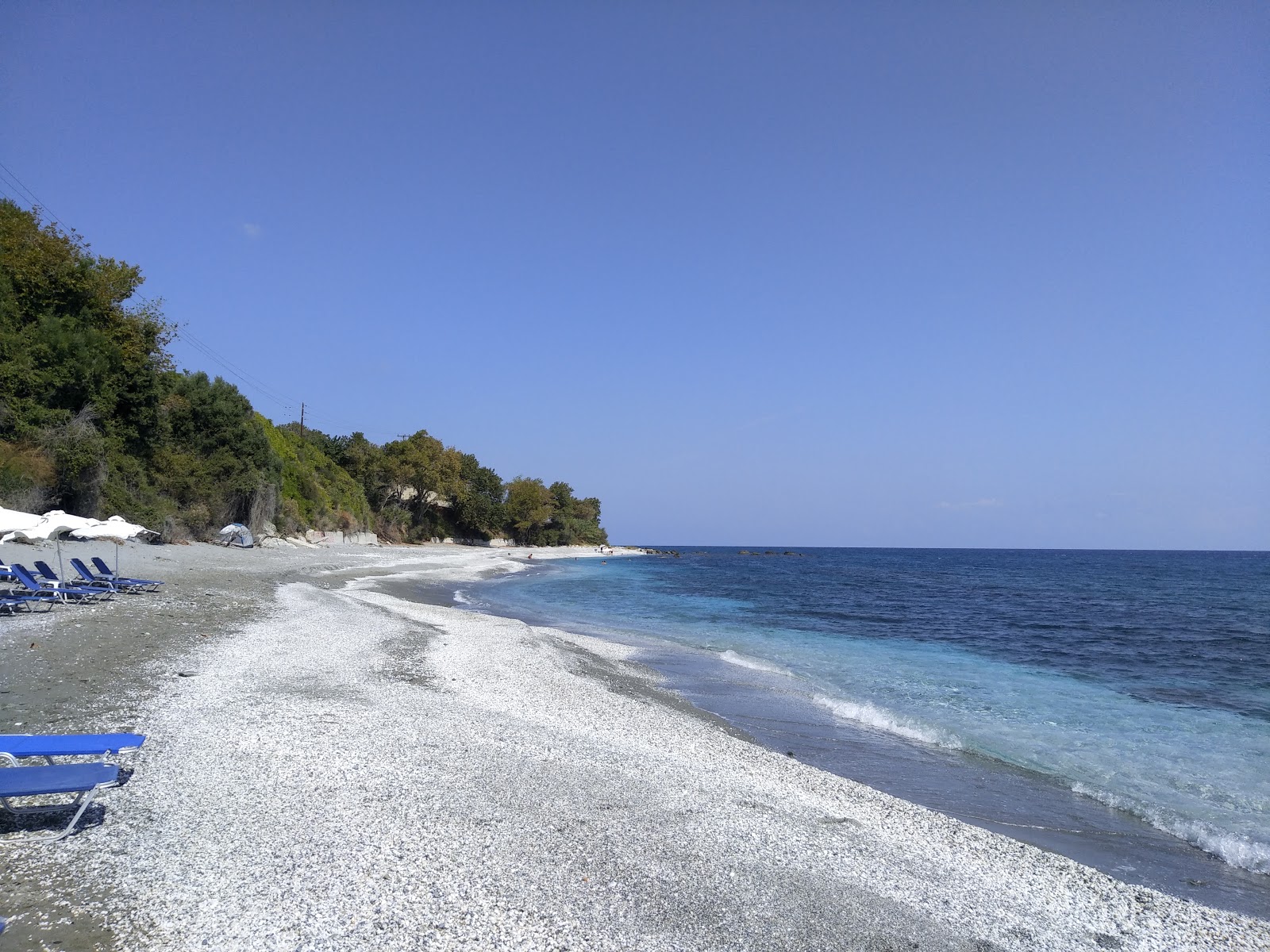 Photo de Vouka beach - endroit populaire parmi les connaisseurs de la détente