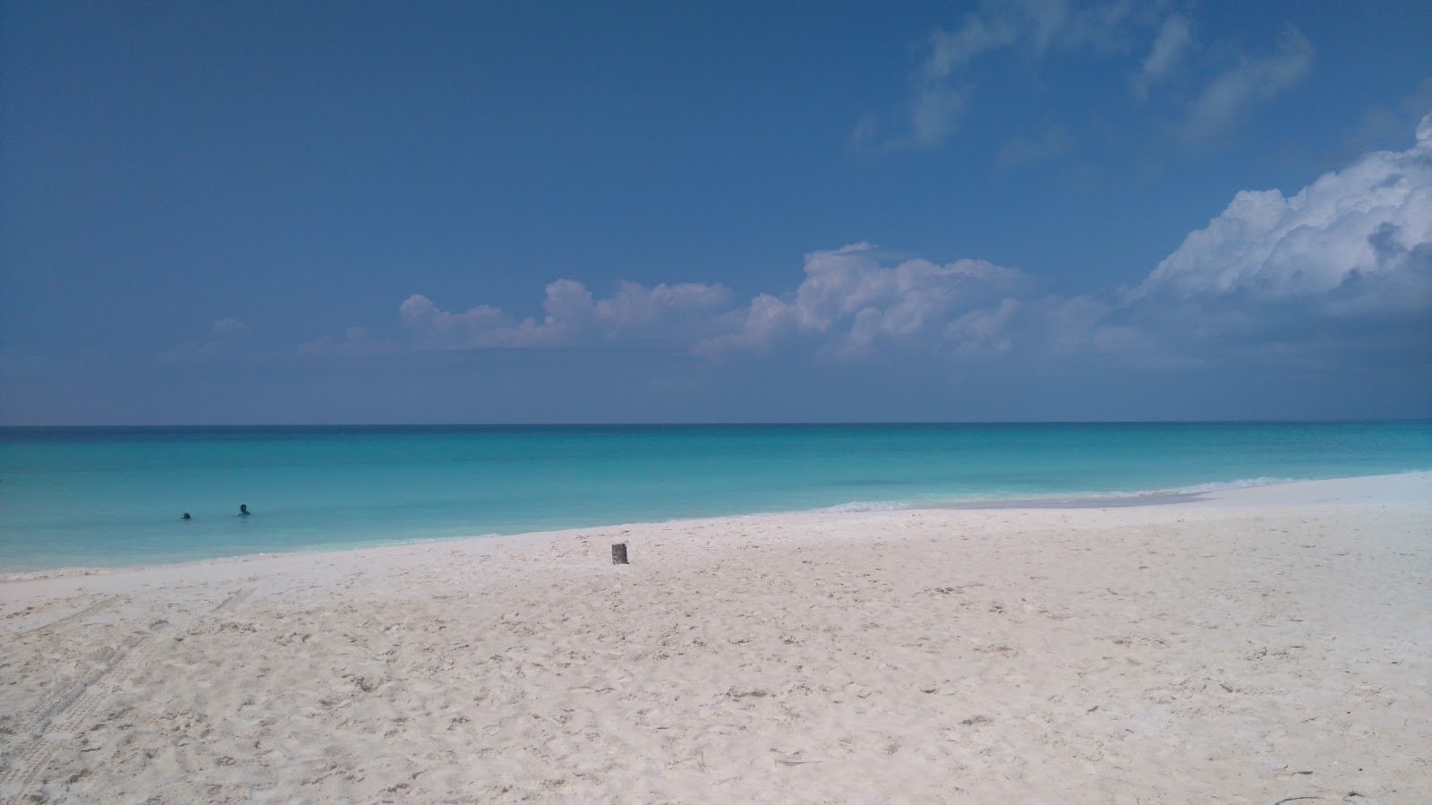 Φωτογραφία του Mouli Beach με καθαρό νερό επιφάνεια