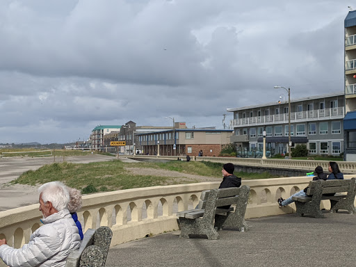 Shopping Mall «Seaside Beach Oregon», reviews and photos, 229-299 S Promenade, Seaside, OR 97138, USA