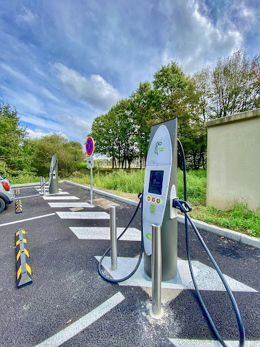 Borne de recharge de véhicules électriques IECharge Charging Station Guérande