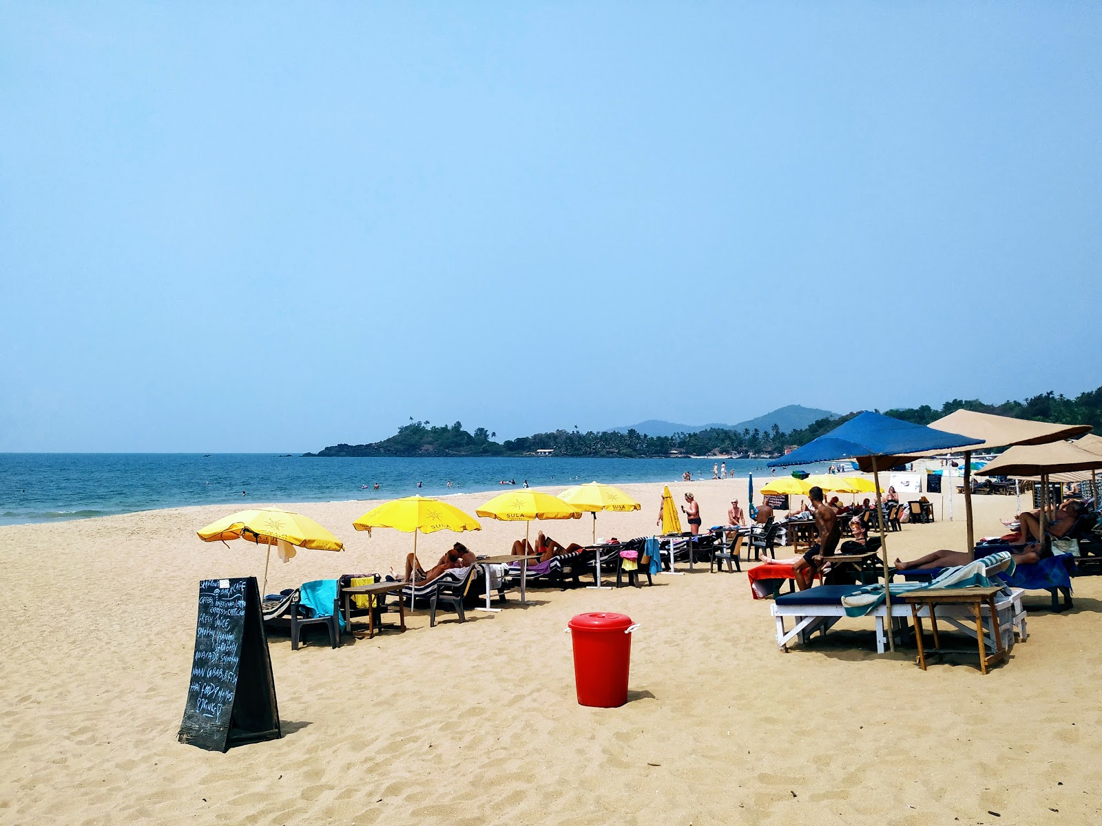 Photo of Patnem Beach with turquoise water surface