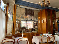 Atmosphère du Restaurant français Restaurant Chez Lucette à Paris - n°2