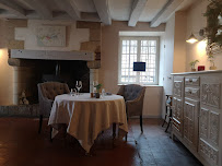 Atmosphère du Restaurant français la Croix Blanche Loir et Cher à Veuzain-sur-Loire - n°3