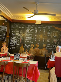 Atmosphère du Restaurant français Le Temps des Cerises à Paris - n°3