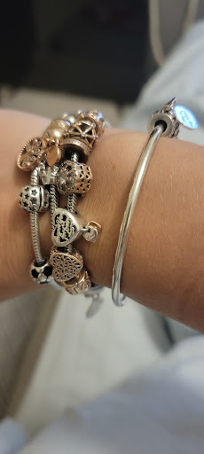 Jewelry Store «PANDORA The Galleria», reviews and photos, 2458 E Sunrise Blvd, Fort Lauderdale, FL 33304, USA