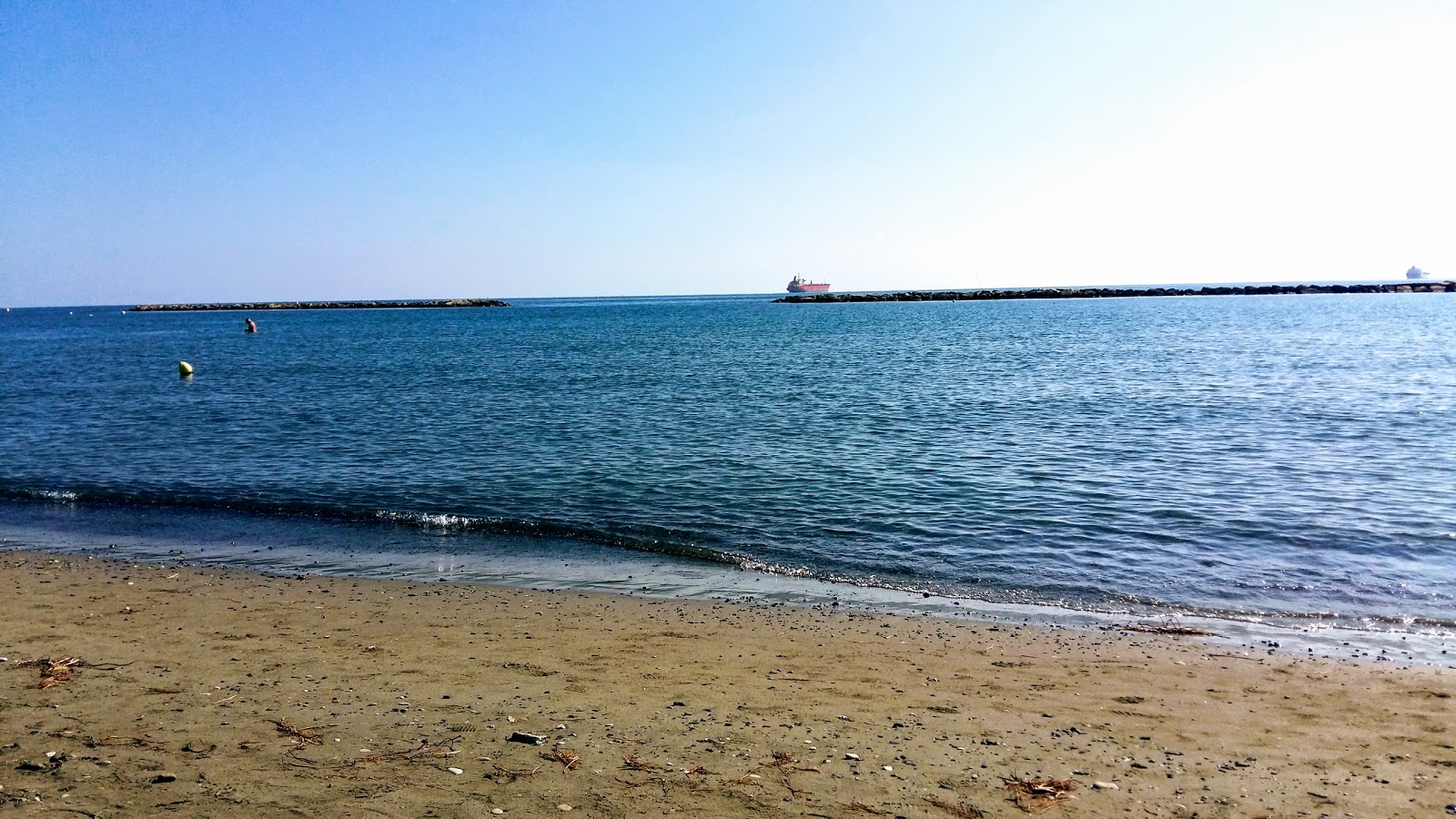 Akti Olympion beach'in fotoğrafı - Çocuklu aile gezginleri için önerilir