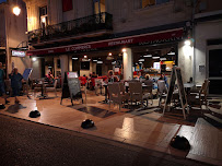 Atmosphère du Café Restaurant Le Commerce à Arcachon - n°2