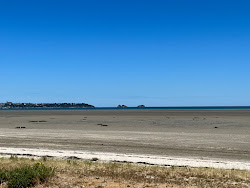 Plage de Saint-Benoit-des-Ondes'in fotoğrafı ve yerleşim