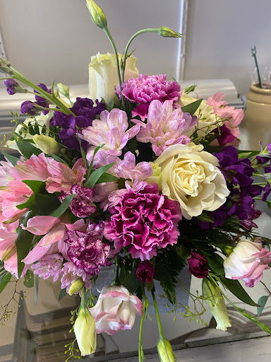 Gift Shop «Avenue Flower Shop», reviews and photos, 10632 S Cicero Ave, Oak Lawn, IL 60453, USA