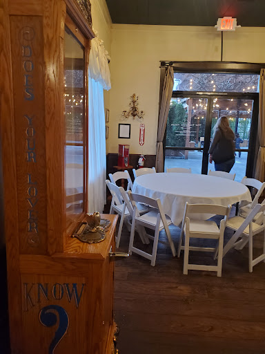 Wedding Venue «The Troutdale House by the Sandy River», reviews and photos, 411 E Historic Columbia River Hwy, Troutdale, OR 97060, USA