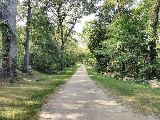 Memorial Park «Minuteman National Park Visitor Center Parking Lot», reviews and photos, 112 N Great Rd, Lincoln, MA 01773, USA