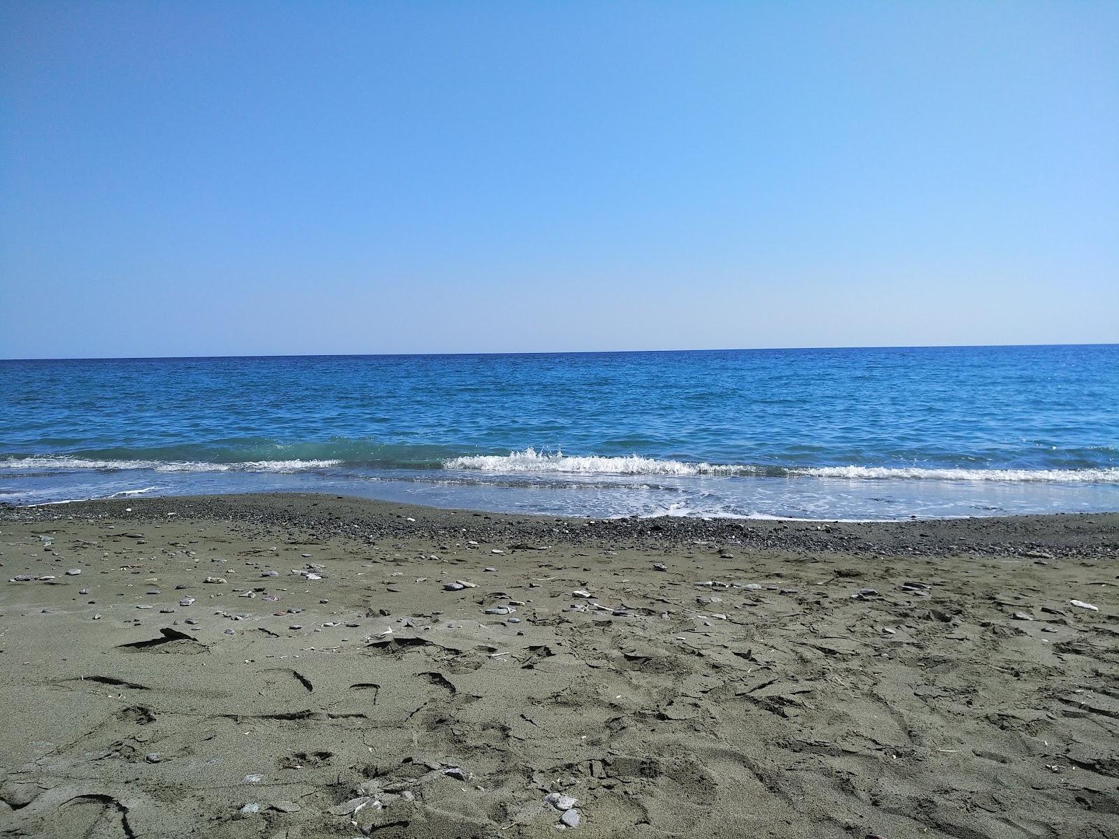Foto av Vourdolakos beach med turkos rent vatten yta
