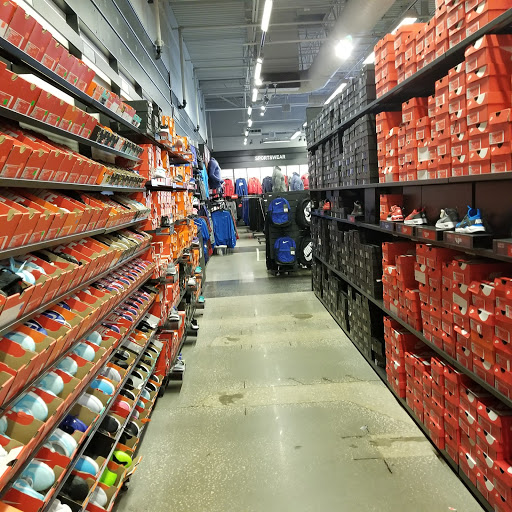 Shopping Mall «The Lake Buena Vista Factory Stores», reviews and photos, 15657 S Apopka Vineland Rd, Orlando, FL 32821, USA