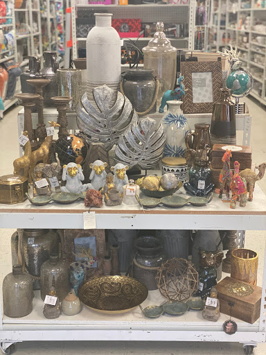 Home Goods Store «Tuesday Morning», reviews and photos, 2516 Cantrell Rd i, Little Rock, AR 72202, USA