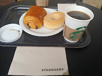 Café du Restaurant servant le petit-déjeuner Starbucks à Paris - n°2