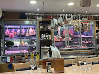 Atmosphère du Restaurant français Les Provinces - Boucherie étable à manger à Paris - n°18
