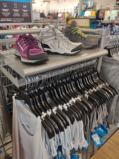 Sportswear Store «Columbia Sportswear Outlet Store», reviews and photos, 5885 Gulf Fwy #301, Texas City, TX 77591, USA