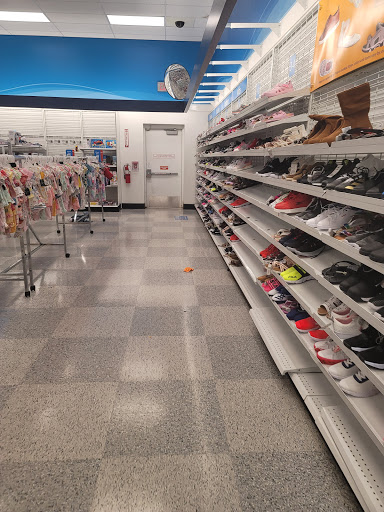 Clothing Store «Ross Dress for Less», reviews and photos, 484 Randall Rd, South Elgin, IL 60177, USA