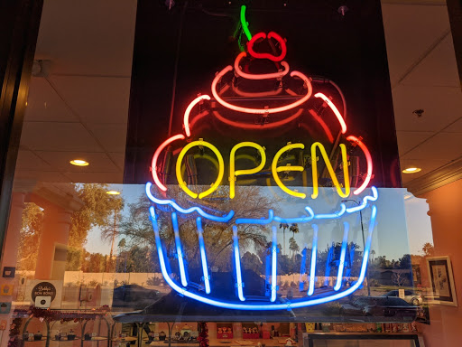 Bakery «Smallcakes Cupcakery & Creamery», reviews and photos, 9699 N Hayden Rd #109, Scottsdale, AZ 85258, USA