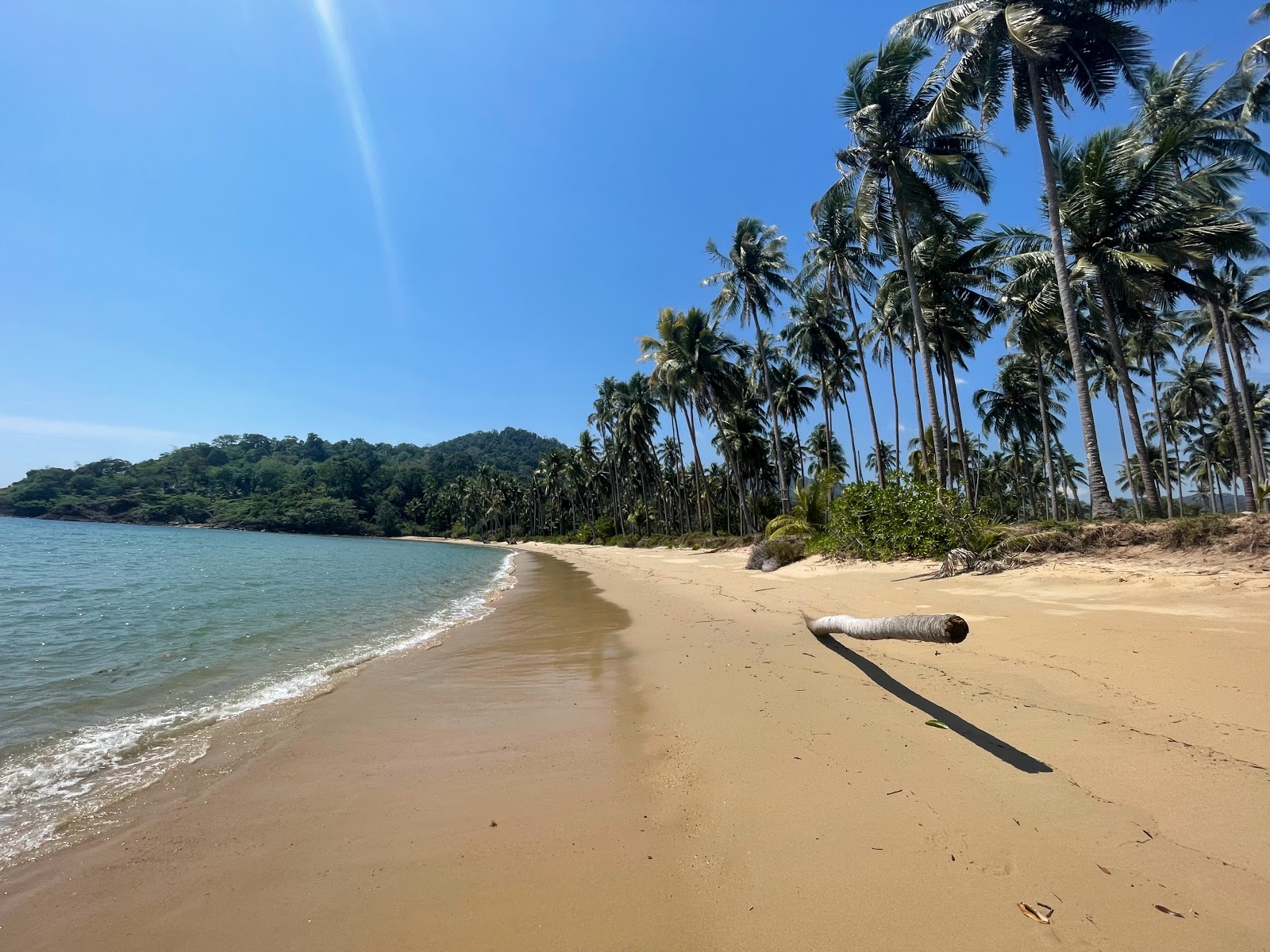 Foto av Wai Chaek Beach med turkos rent vatten yta